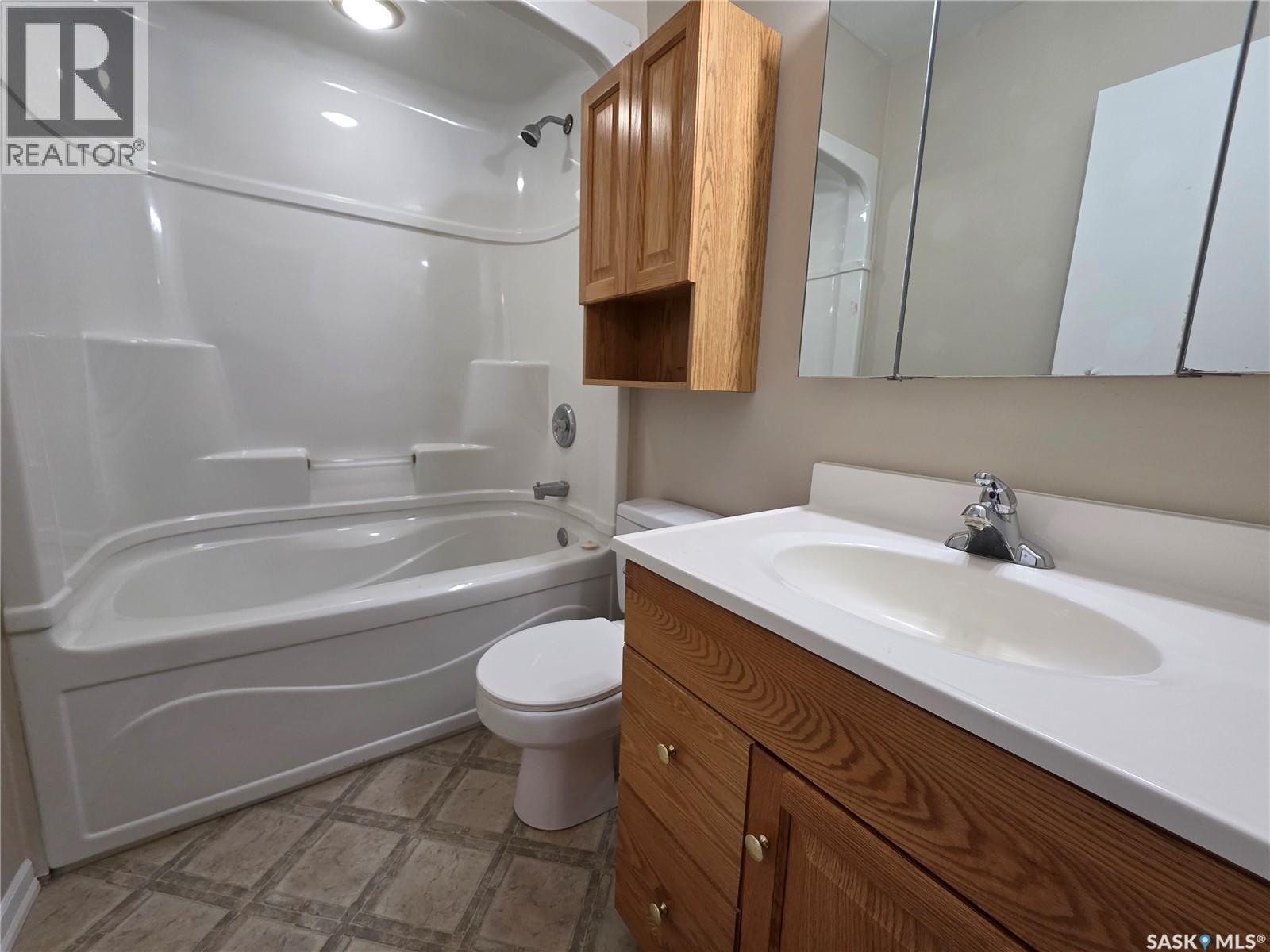 1119 Chaplin Street E, Swift Current, Saskatchewan  S9H 1J9 - Photo 11 - SK044539