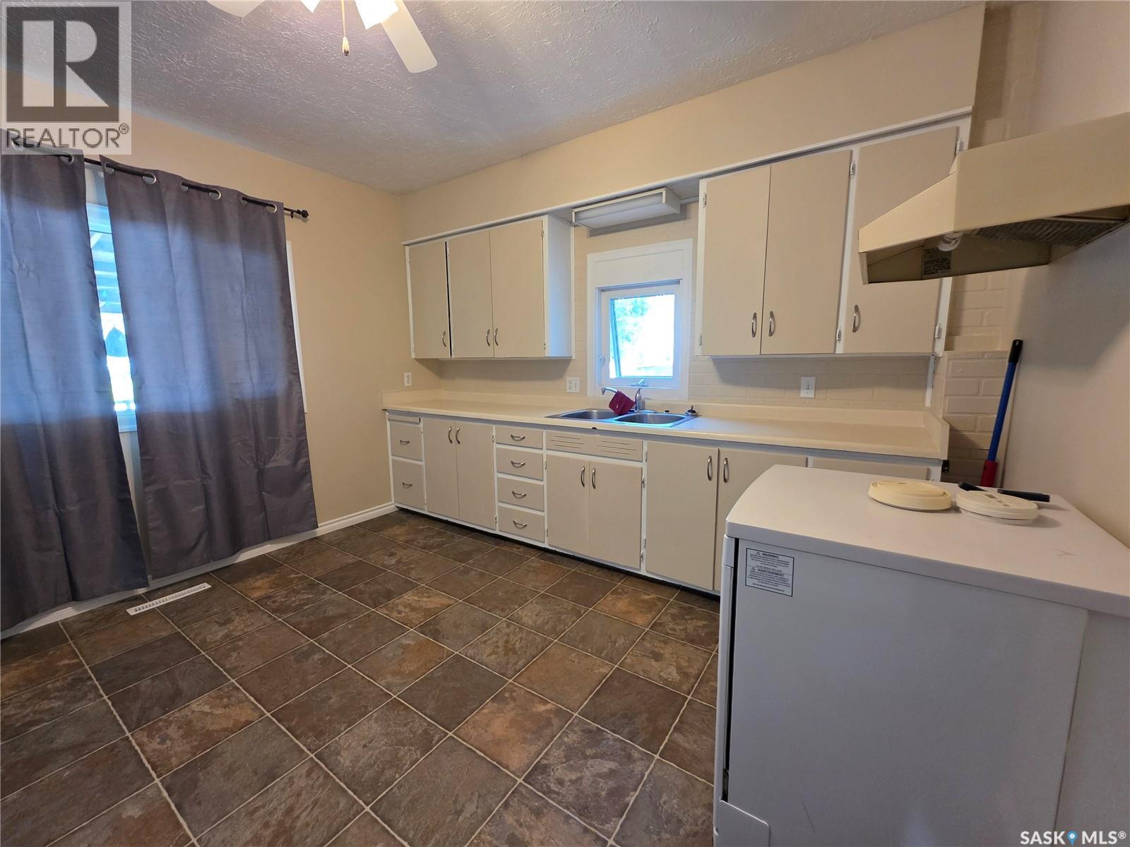 1119 Chaplin Street E, Swift Current, Saskatchewan  S9H 1J9 - Photo 5 - SK044539