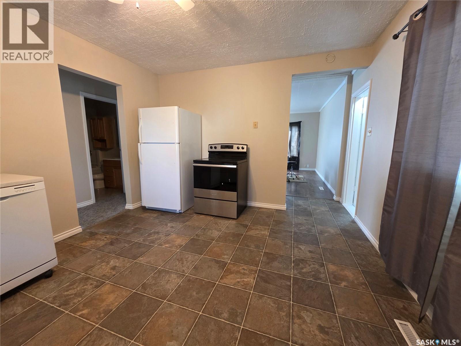 1119 Chaplin Street E, Swift Current, Saskatchewan  S9H 1J9 - Photo 6 - SK044539