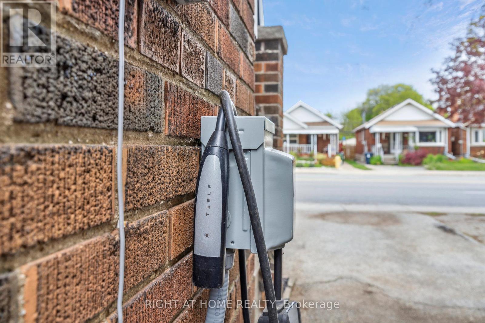 141 O'connor Drive, Toronto, Ontario  M4J 2S6 - Photo 42 - E13486542