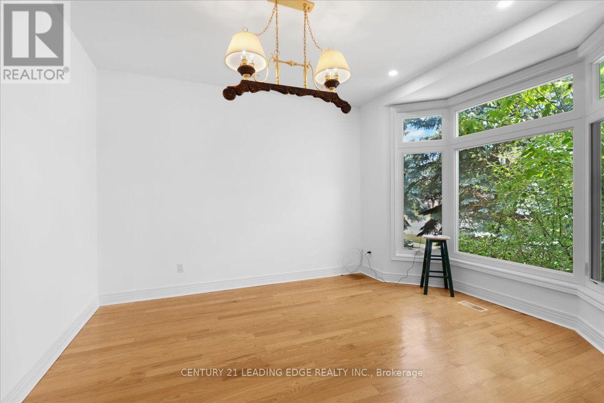 22 Fern Avenue, Richmond Hill, Ontario  L4B 3R6 - Photo 7 - N13638596