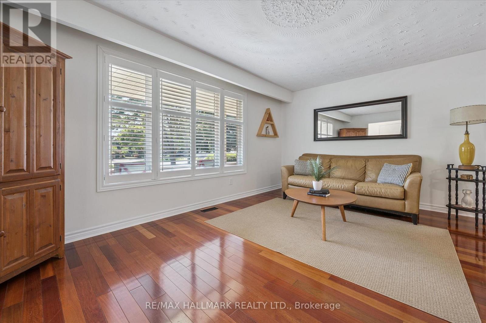 32 Warwick Court, Kitchener, Ontario  N2E 2P1 - Photo 4 - X13640254