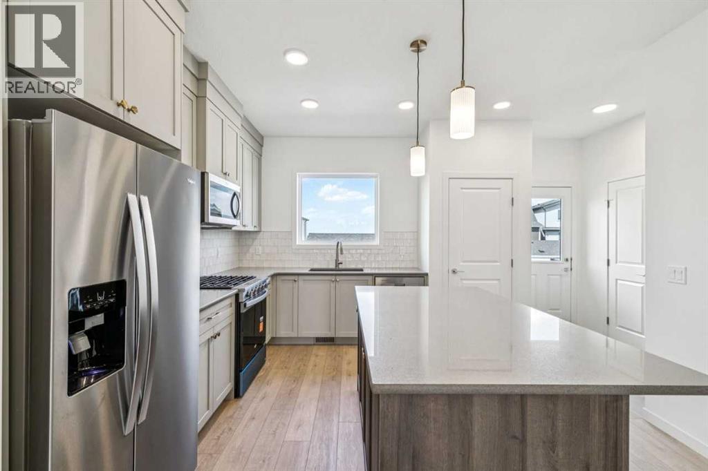 37 Bluerock Hill SW, Calgary, Alberta  T2Y 0V8 - Photo 9 - A2332885