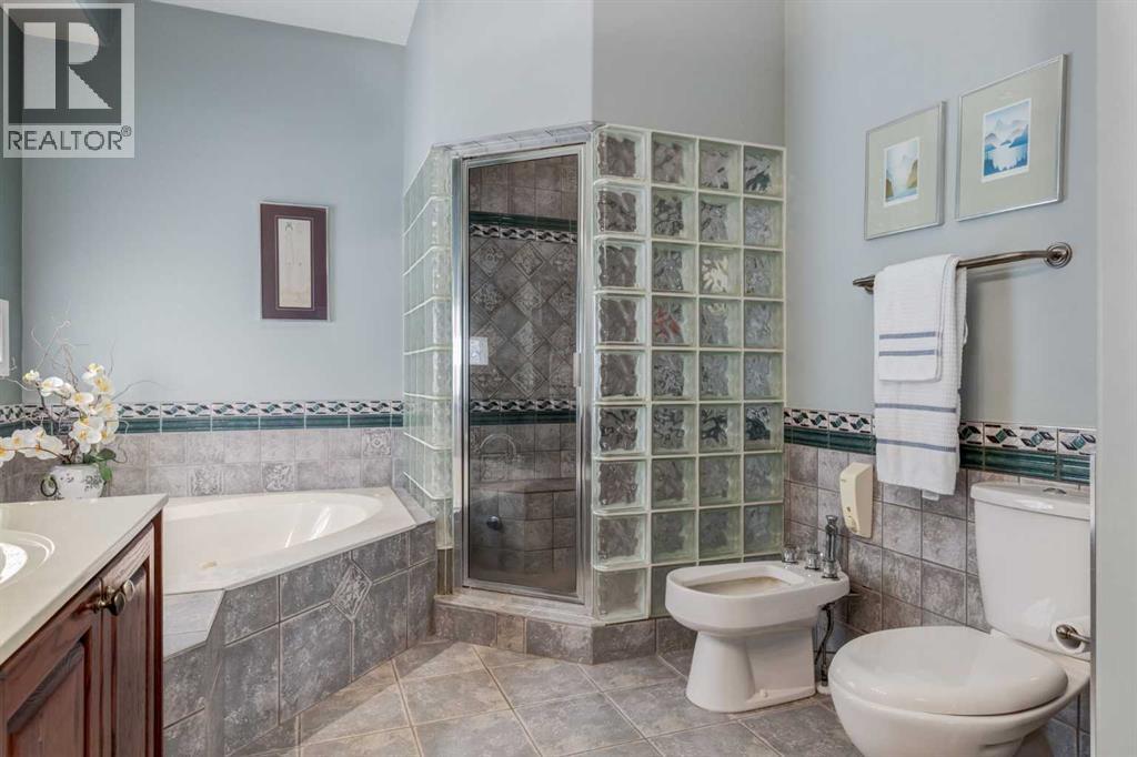 1001 East Chestermere Drive, Chestermere, Alberta  T1X 1A8 - Photo 29 - A2334436
