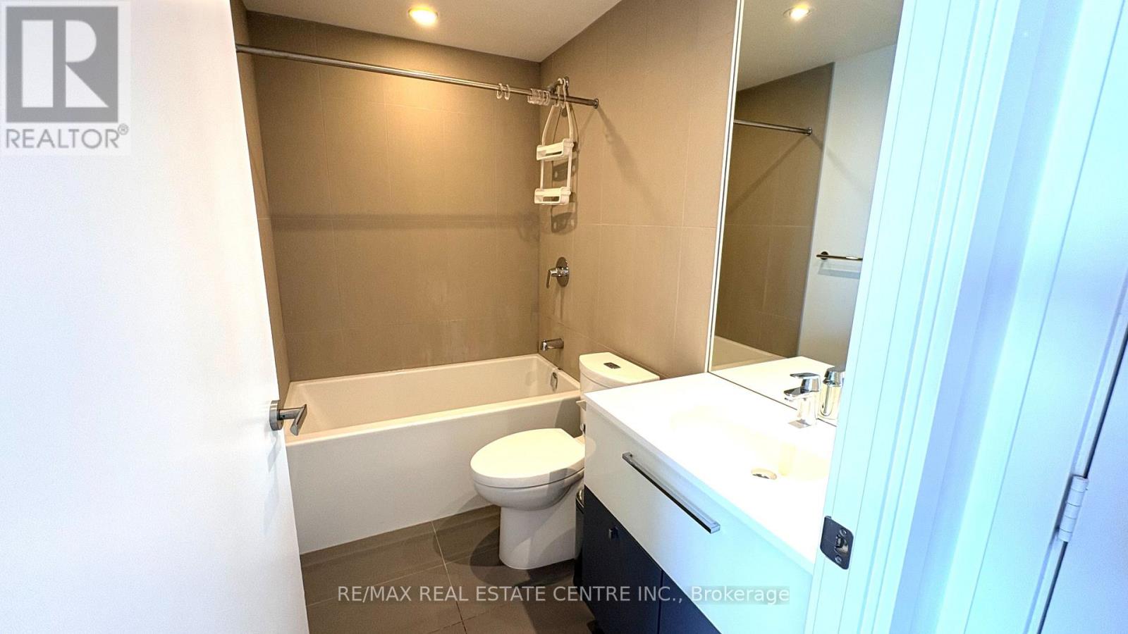 4710 - 15 Grenville Street, Toronto, Ontario  M4Y 1A1 - Photo 11 - C13642408