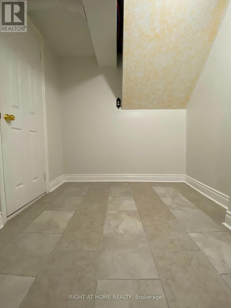 Bsmt - 6330 Lorca Crescent, Mississauga, Ontario  L5N 2J4 - Photo 5 - W13637158