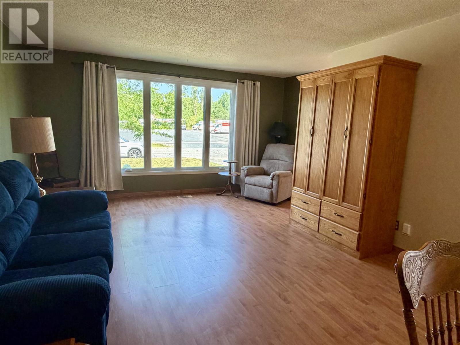 55 Esten Dr S, Elliot Lake, Ontario  P5A 3M9 - Photo 10 - SM262063
