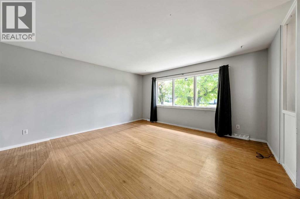 1032 89 Avenue SW, Calgary, Alberta  T2v 0W4 - Photo 3 - A2318175