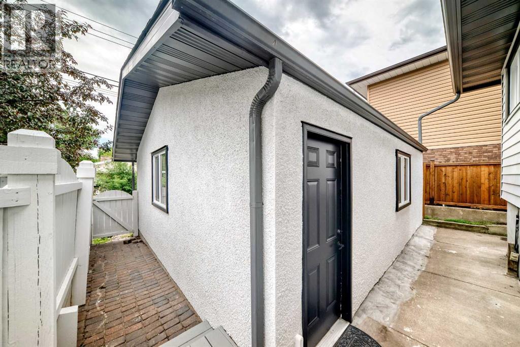 3824 Brooklyn Crescent NW, Calgary, Alberta  T2L 1H2 - Photo 39 - A2327487