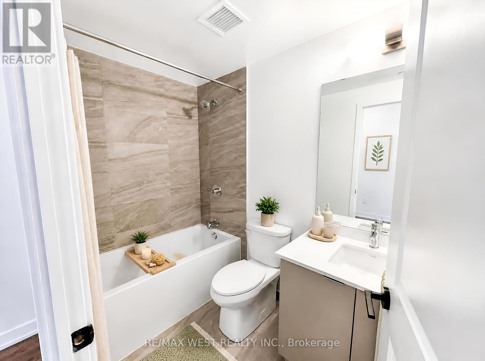 310 - 2075 Lakeshore Road, Burlington, Ontario  L7R 1E2 - Photo 4 - W13642414