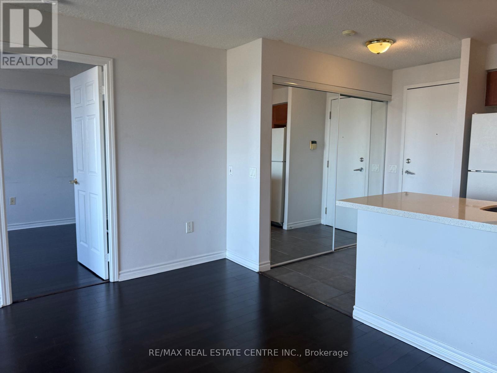 601 - 55 Strathaven Drive, Mississauga, Ontario  L5R 4G9 - Photo 2 - W13225946