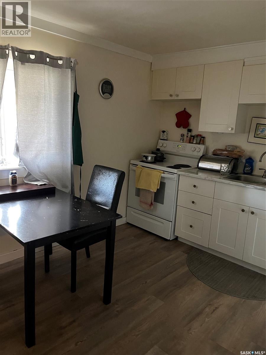 726 M Avenue S, Saskatoon, Saskatchewan  S7M 2L4 - Photo 2 - SK044627