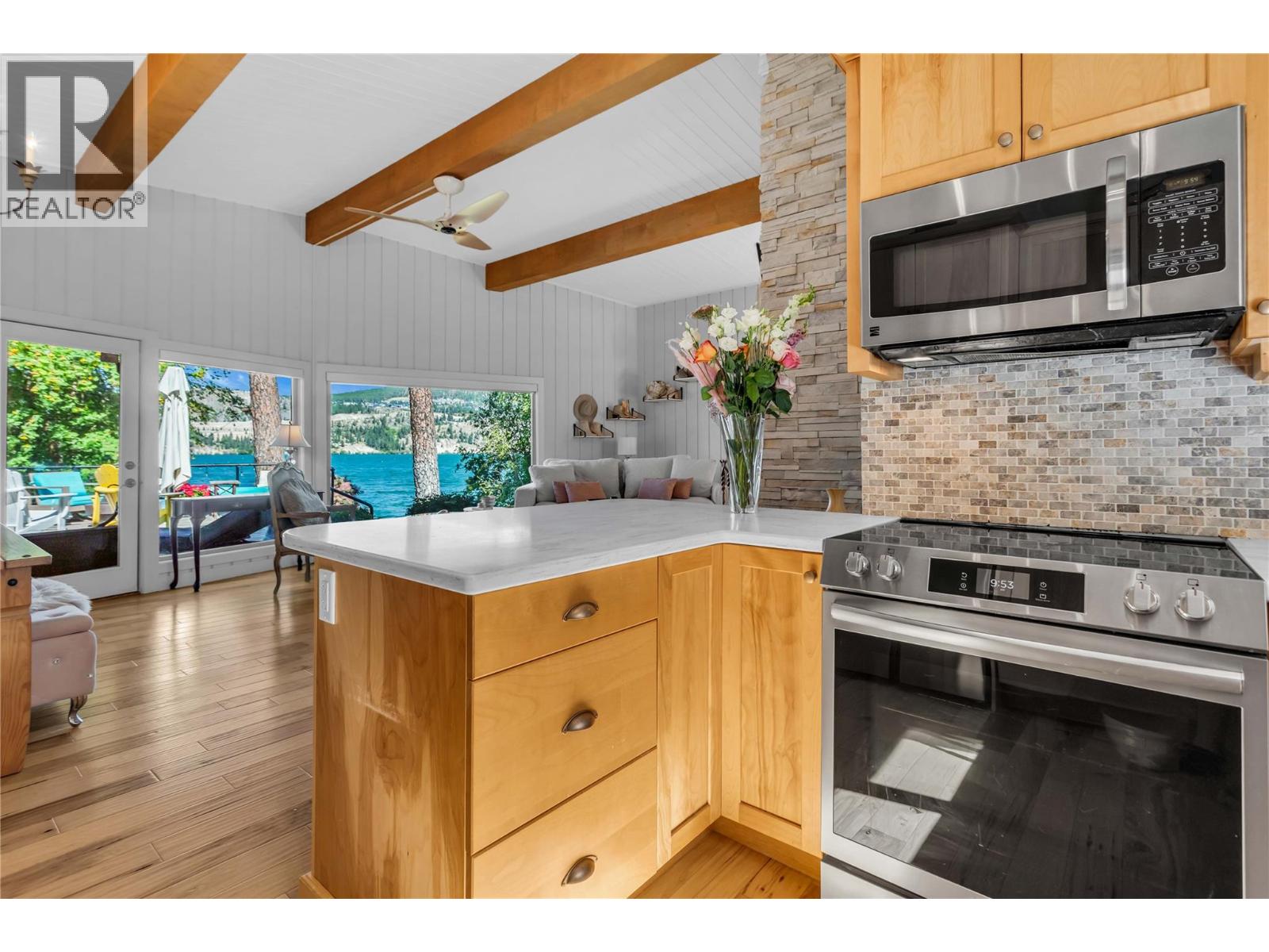 12110 Trewhitt Road W, Lake Country, British Columbia  V4V 2A6 - Photo 8 - 10396958