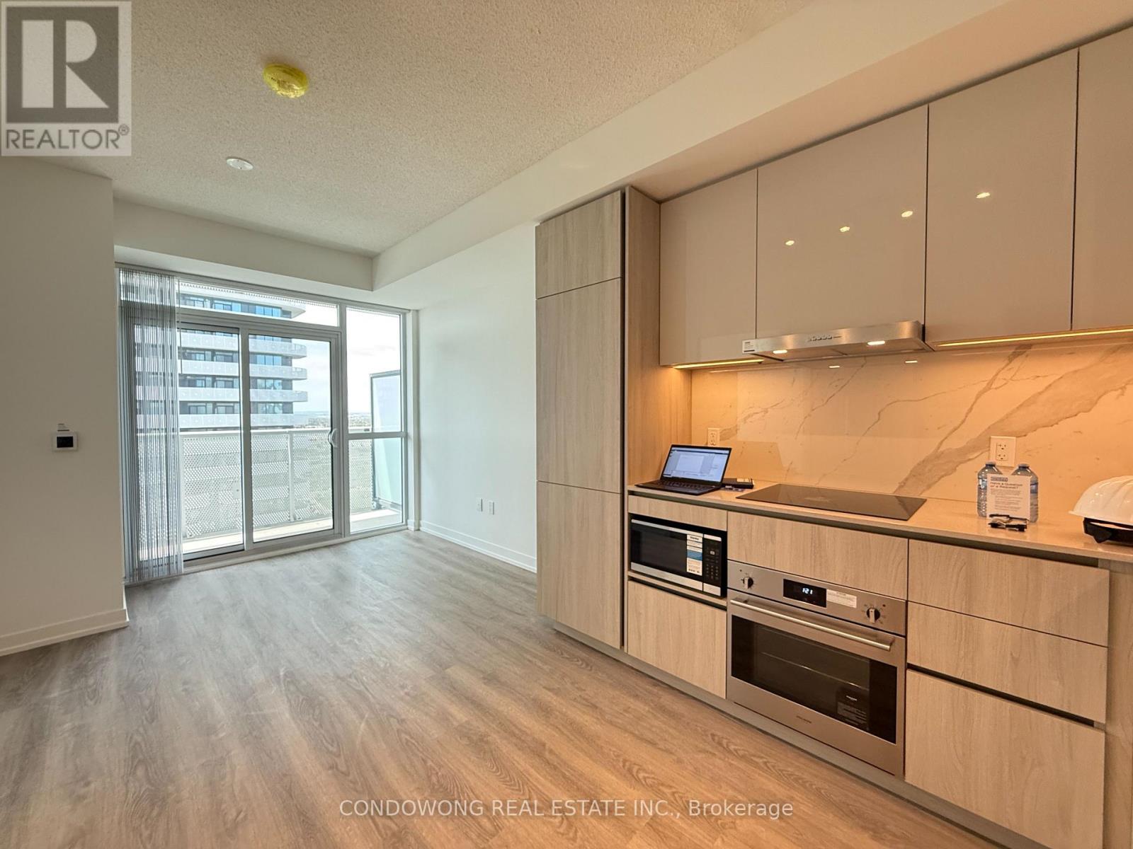 2015 - 8 INTERCHANGE WAY, Vaughan, Ontario