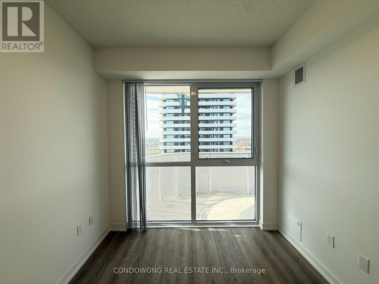 2015 - 8 Interchange Way, Vaughan, Ontario L4K 0R2 - Photo 5 - N13642526