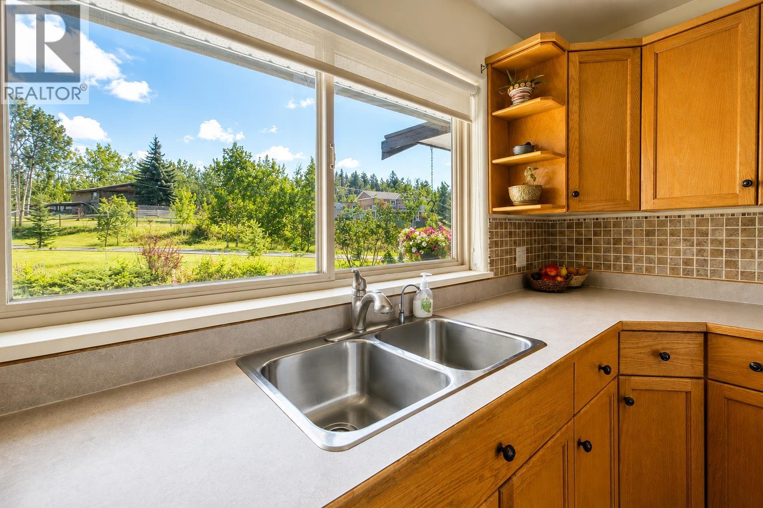 4904 Telqua Drive, 108 Mile Ranch, British Columbia  V0K 2Z0 - Photo 15 - R3153167