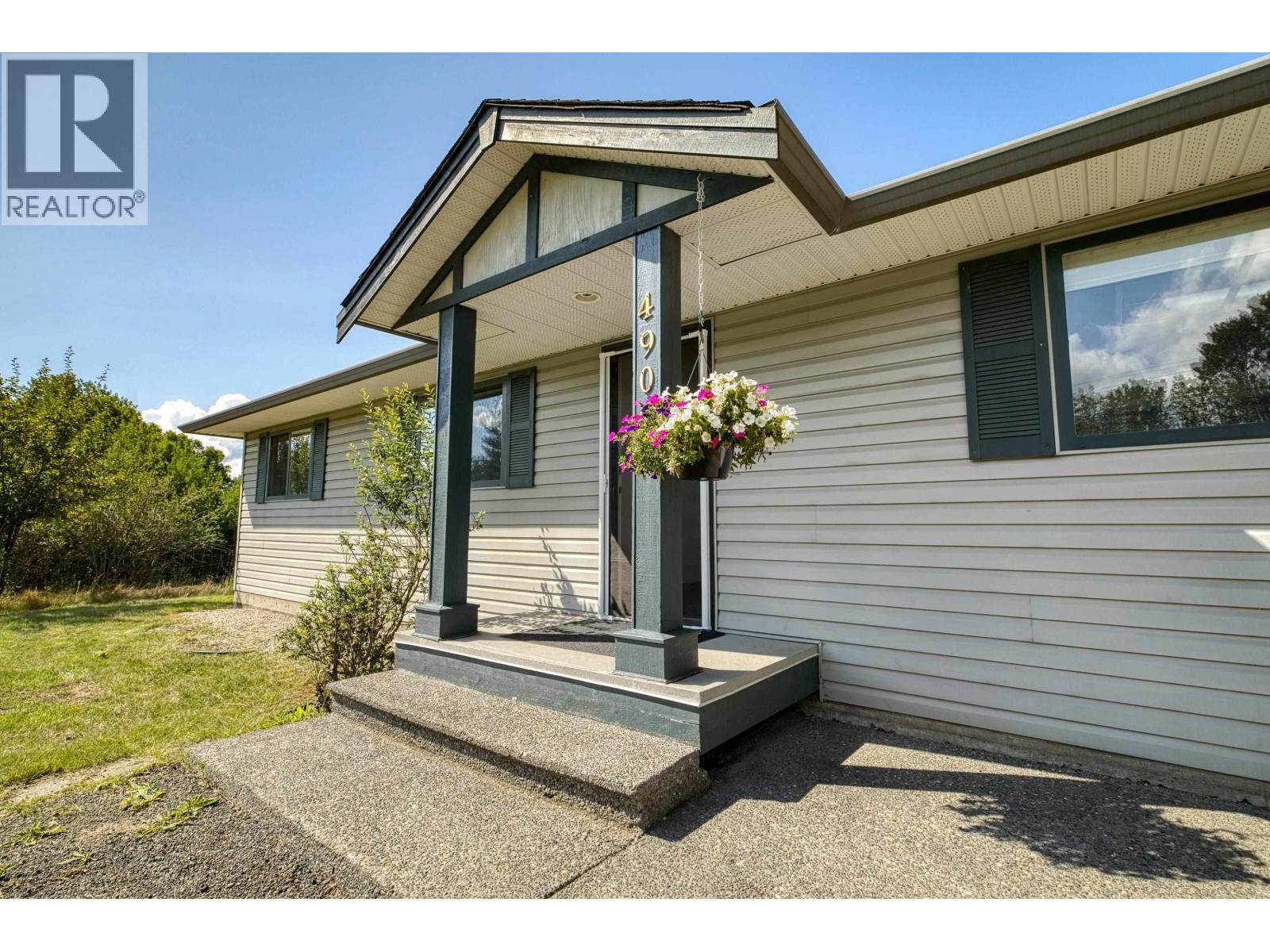 4904 Telqua Drive, 108 Mile Ranch, British Columbia  V0K 2Z0 - Photo 3 - R3153167