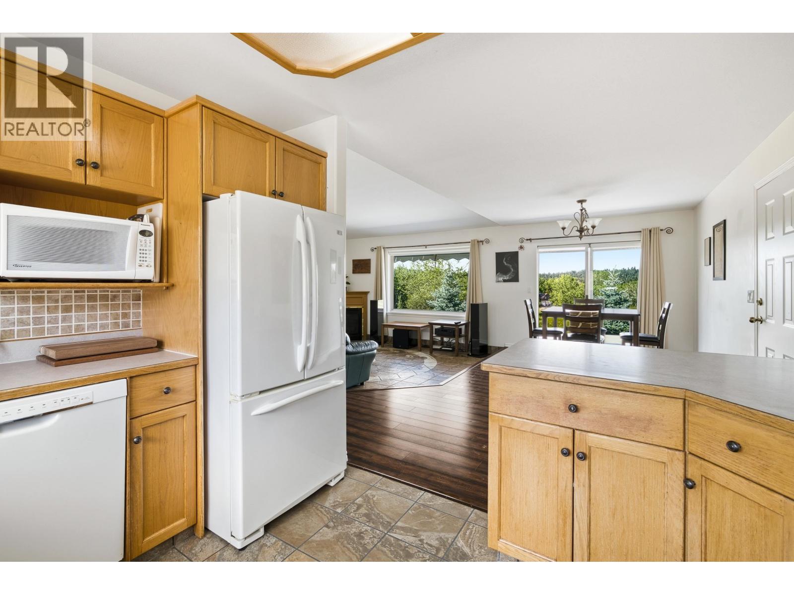 4904 Telqua Drive, 108 Mile Ranch, British Columbia  V0K 2Z0 - Photo 16 - R3153167