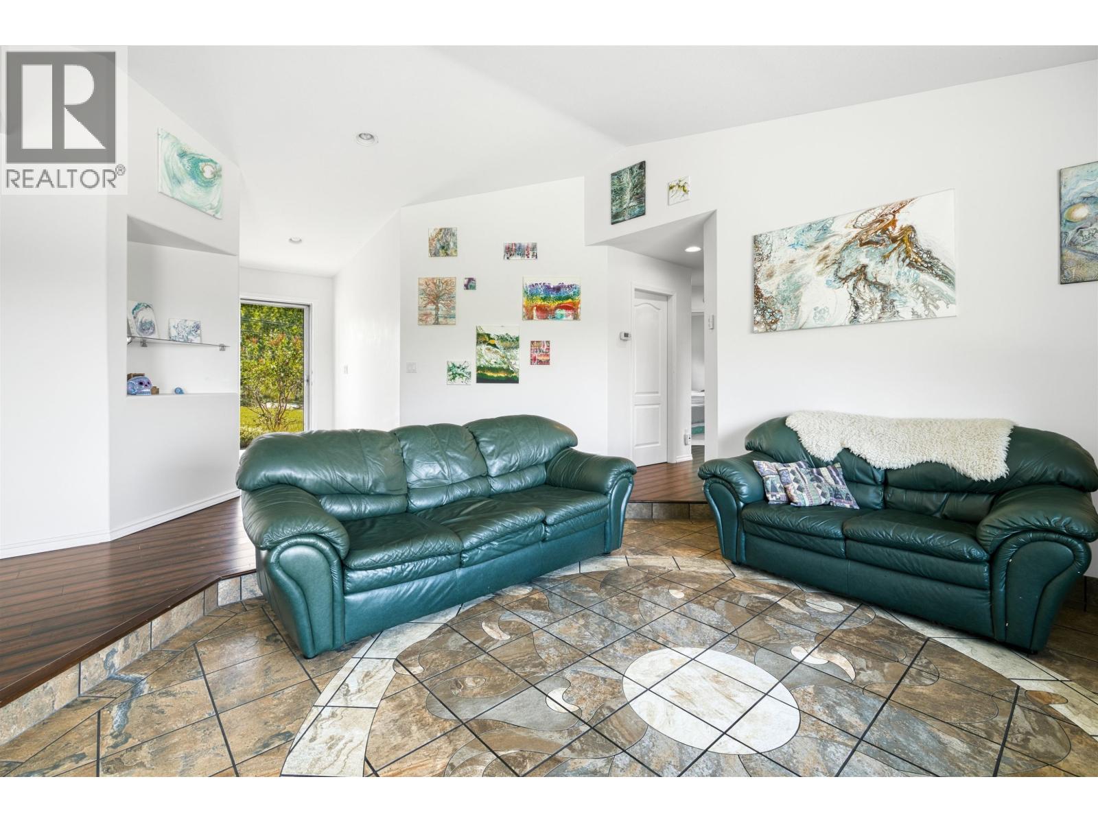 4904 Telqua Drive, 108 Mile Ranch, British Columbia  V0K 2Z0 - Photo 5 - R3153167