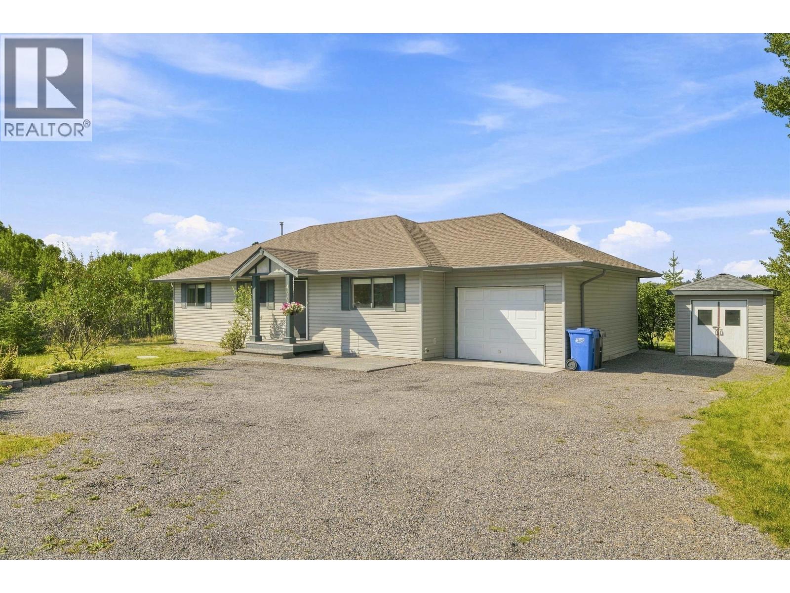 4904 Telqua Drive, 108 Mile Ranch, British Columbia  V0K 2Z0 - Photo 35 - R3153167