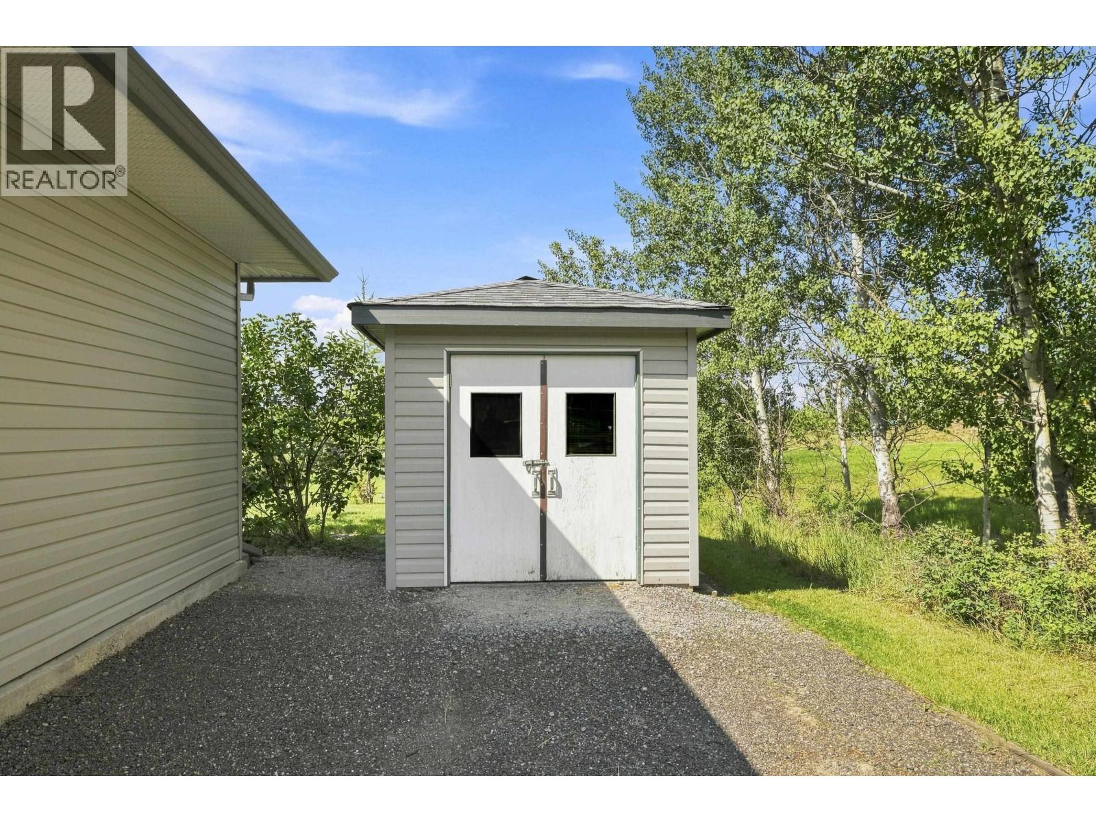 4904 Telqua Drive, 108 Mile Ranch, British Columbia  V0K 2Z0 - Photo 37 - R3153167