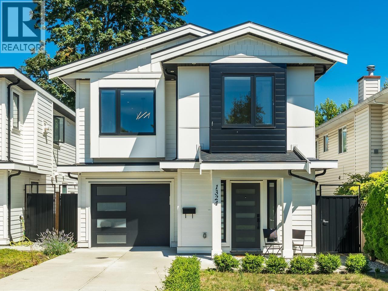 1324 W 15TH STREET, North Vancouver, British Columbia