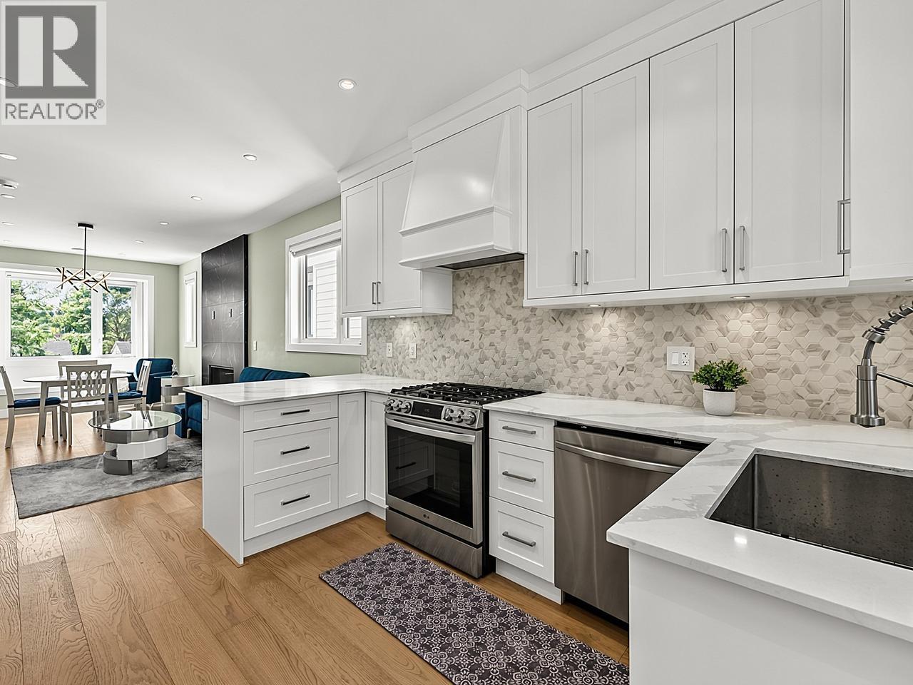 1324 W 15th Street, North Vancouver, British Columbia  V7P 1N2 - Photo 8 - R3152796