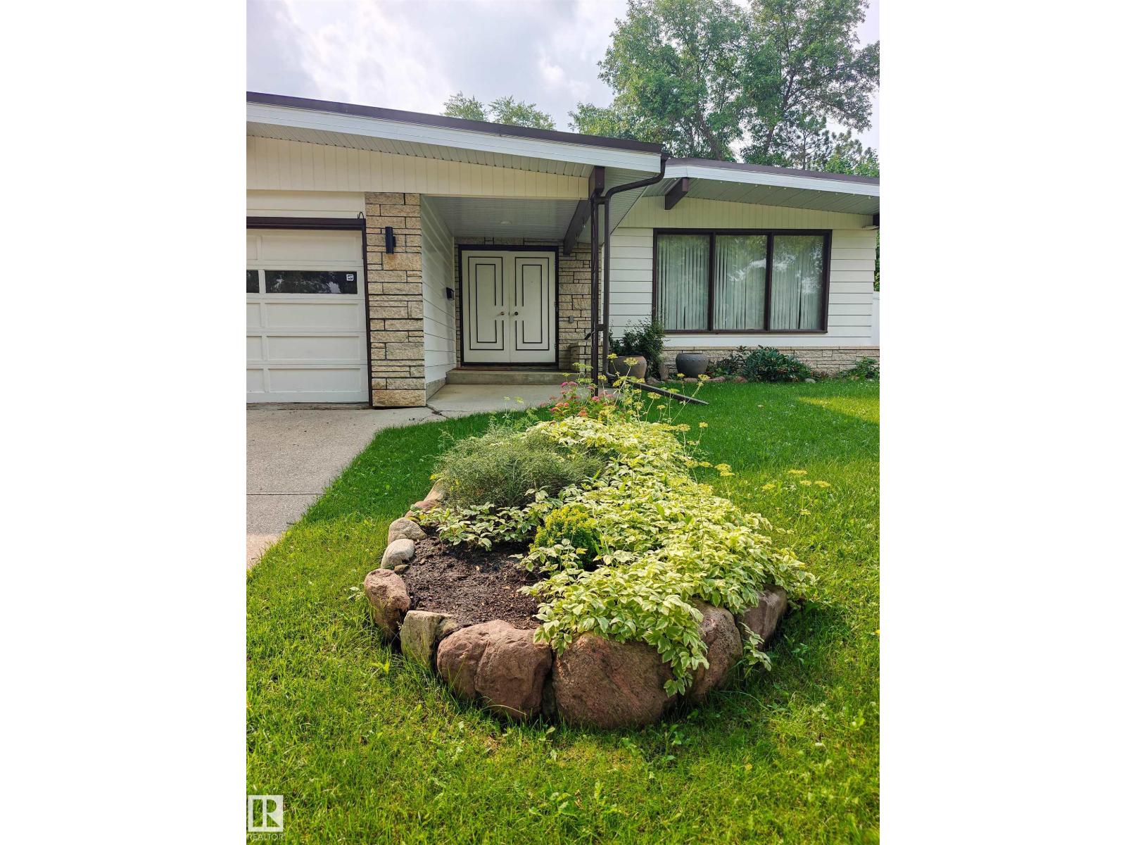 15012 63 St Nw, Edmonton, Alberta  T5A 2B8 - Photo 2 - E4502256