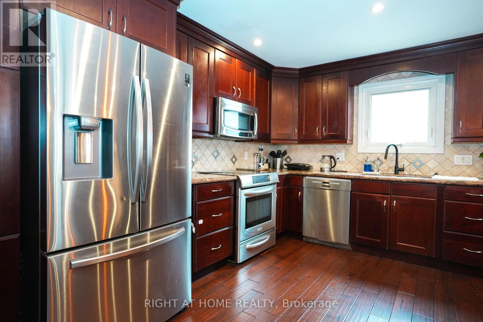 1266 Lakeview Drive, Oakville, Ontario  L6H 2M8 - Photo 12 - W13642476