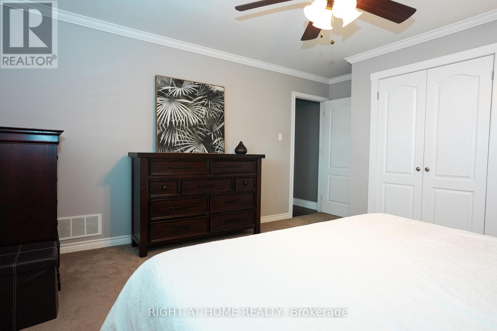 1266 Lakeview Drive, Oakville, Ontario  L6H 2M8 - Photo 17 - W13642476