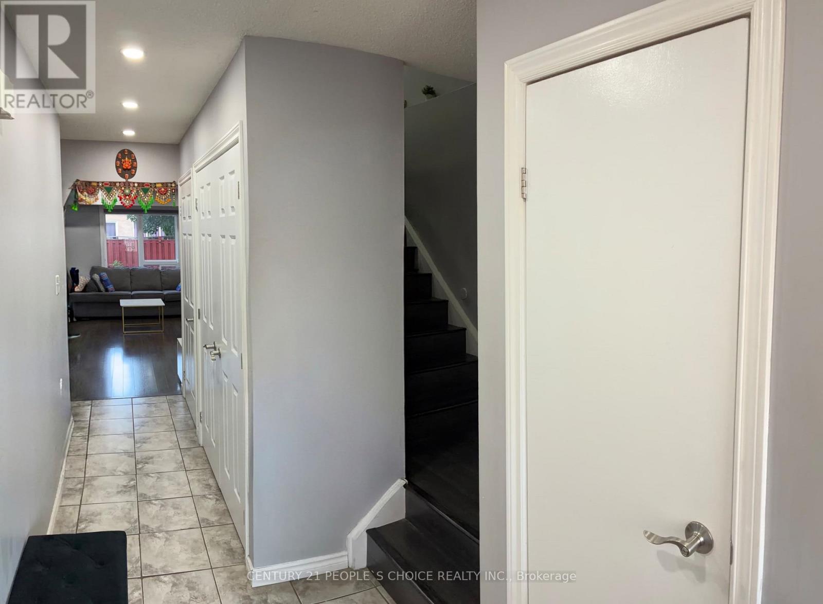169 - 169 Baronwood Court, Brampton, Ontario  L6V 3H8 - Photo 4 - W13642496