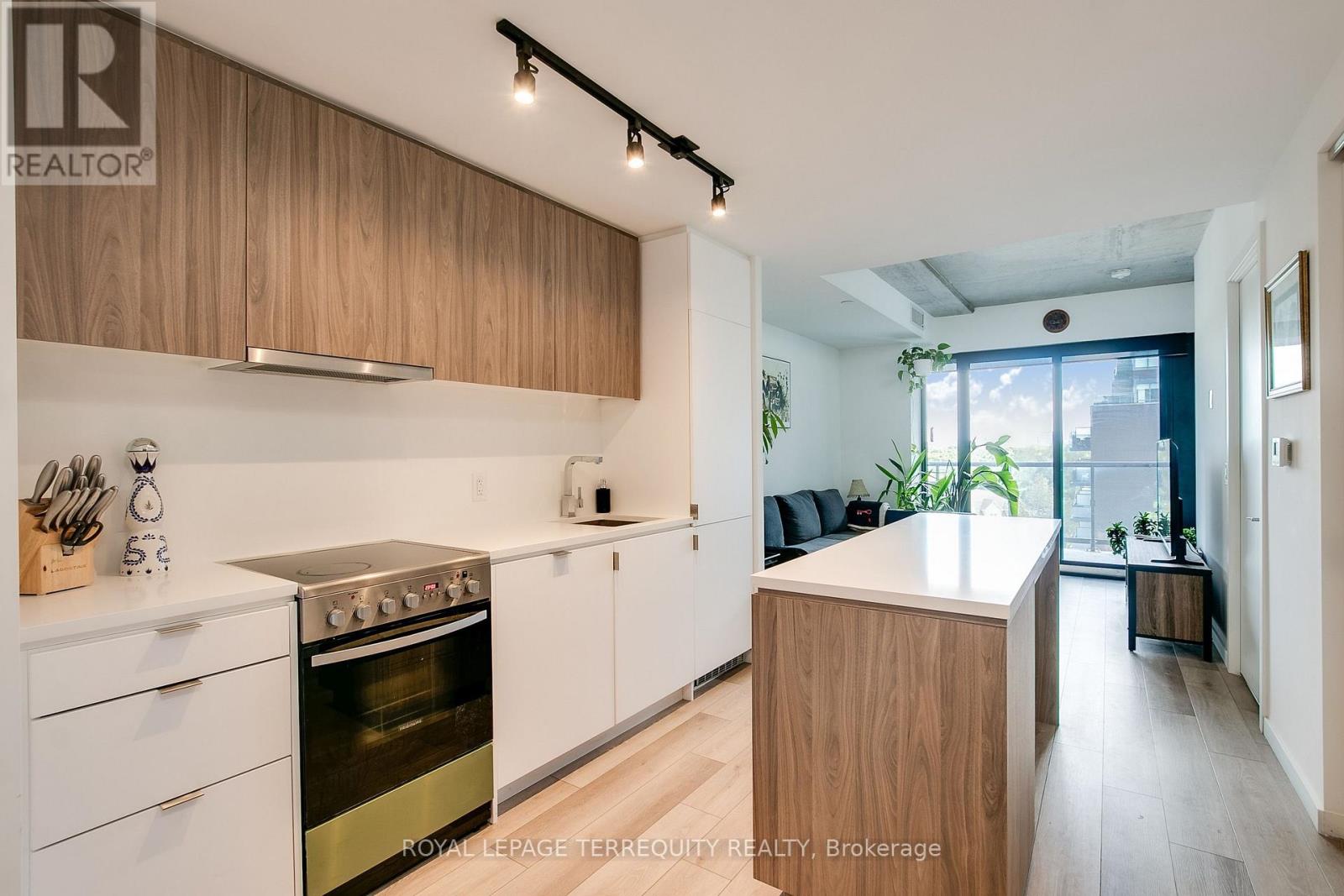 526 - 7 Smith Crescent, Toronto, Ontario  M8Z 0G3 - Photo 4 - W13642502
