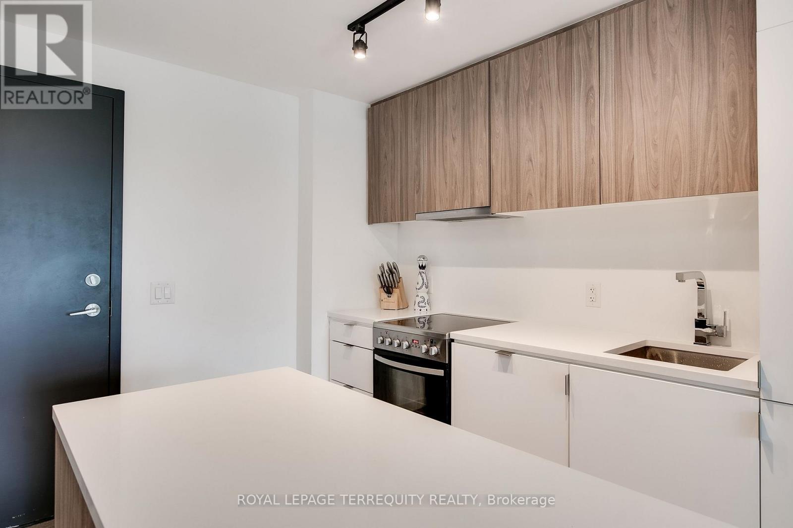 526 - 7 Smith Crescent, Toronto, Ontario  M8Z 0G3 - Photo 5 - W13642502