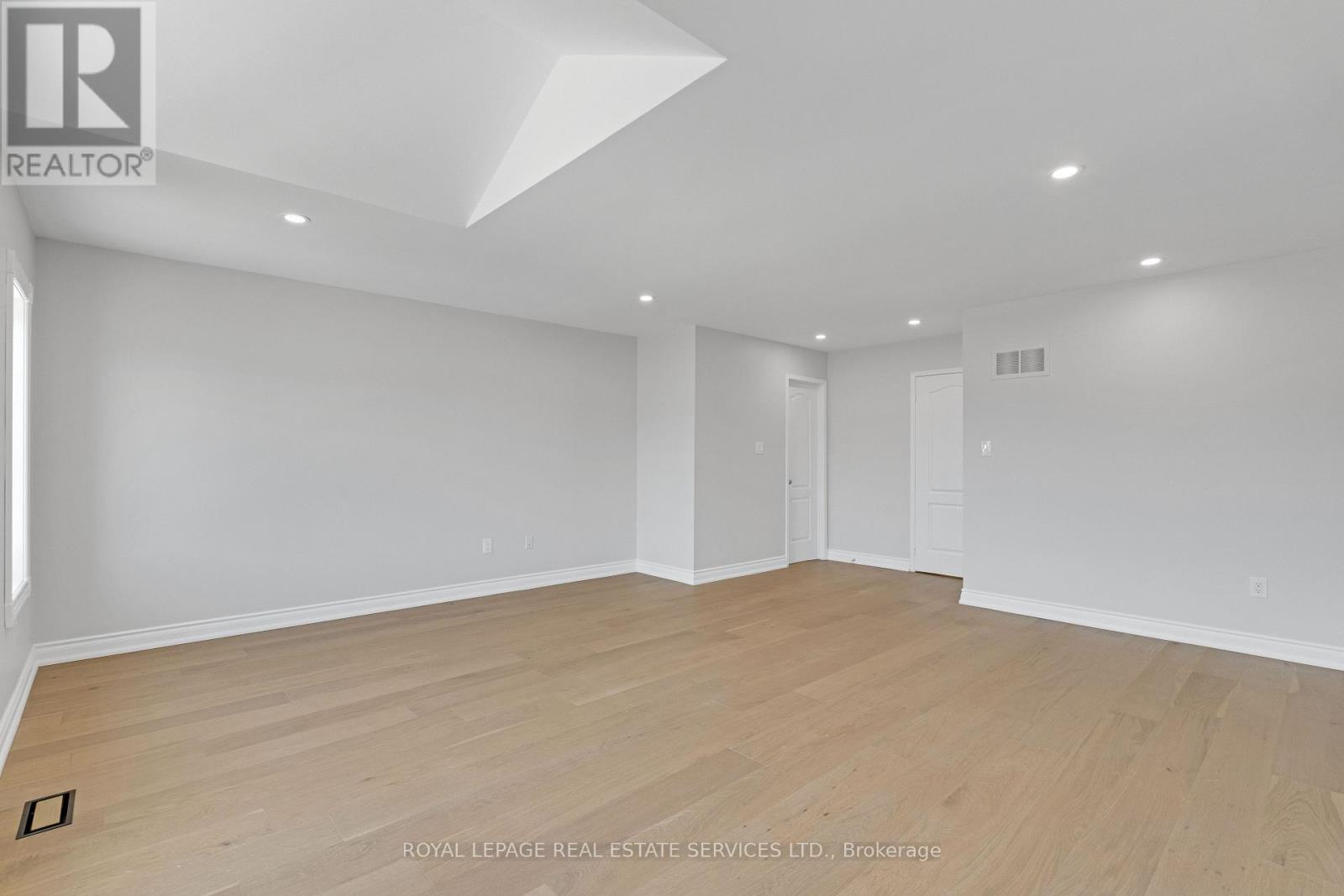 3955 Foxwood Avenue, Mississauga, Ontario  L5N 7V4 - Photo 16 - W13642512