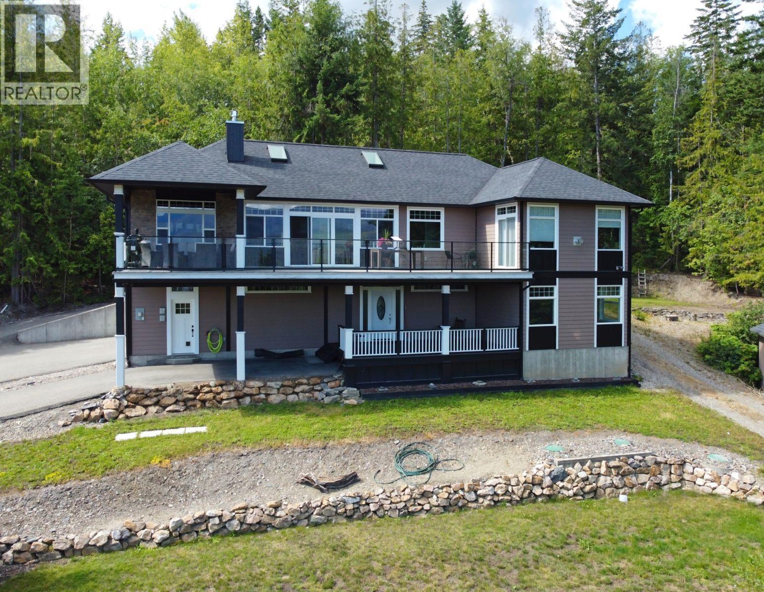 2127 Pleasant Dale Road W, Blind Bay, British Columbia
