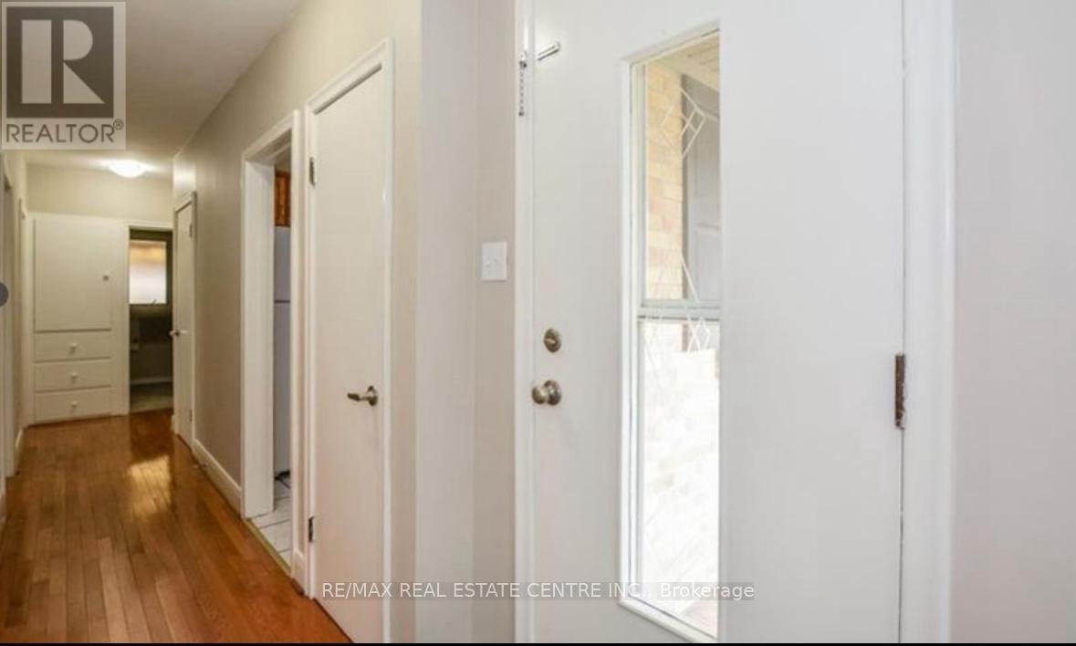 Main - 37 Mckenzie Avenue, Kitchener, Ontario  N2H 2A7 - Photo 12 - X13642492