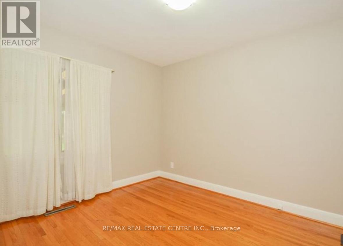 Main - 37 Mckenzie Avenue, Kitchener, Ontario  N2H 2A7 - Photo 4 - X13642492