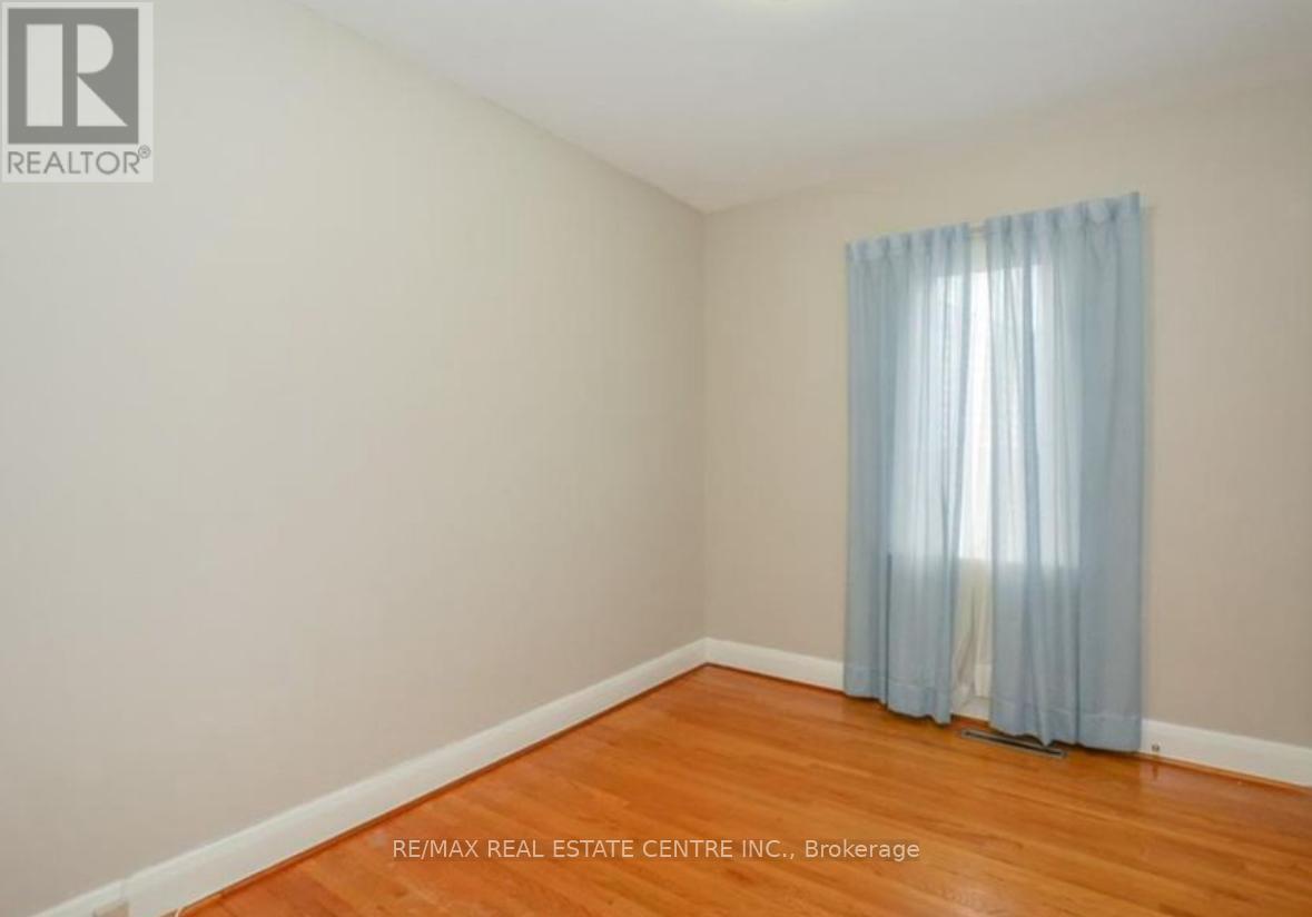 Main - 37 Mckenzie Avenue, Kitchener, Ontario  N2H 2A7 - Photo 5 - X13642492