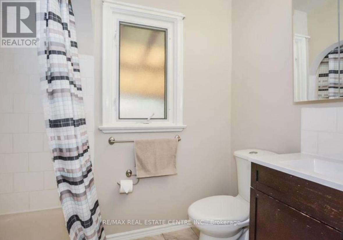 Main - 37 Mckenzie Avenue, Kitchener, Ontario  N2H 2A7 - Photo 7 - X13642492