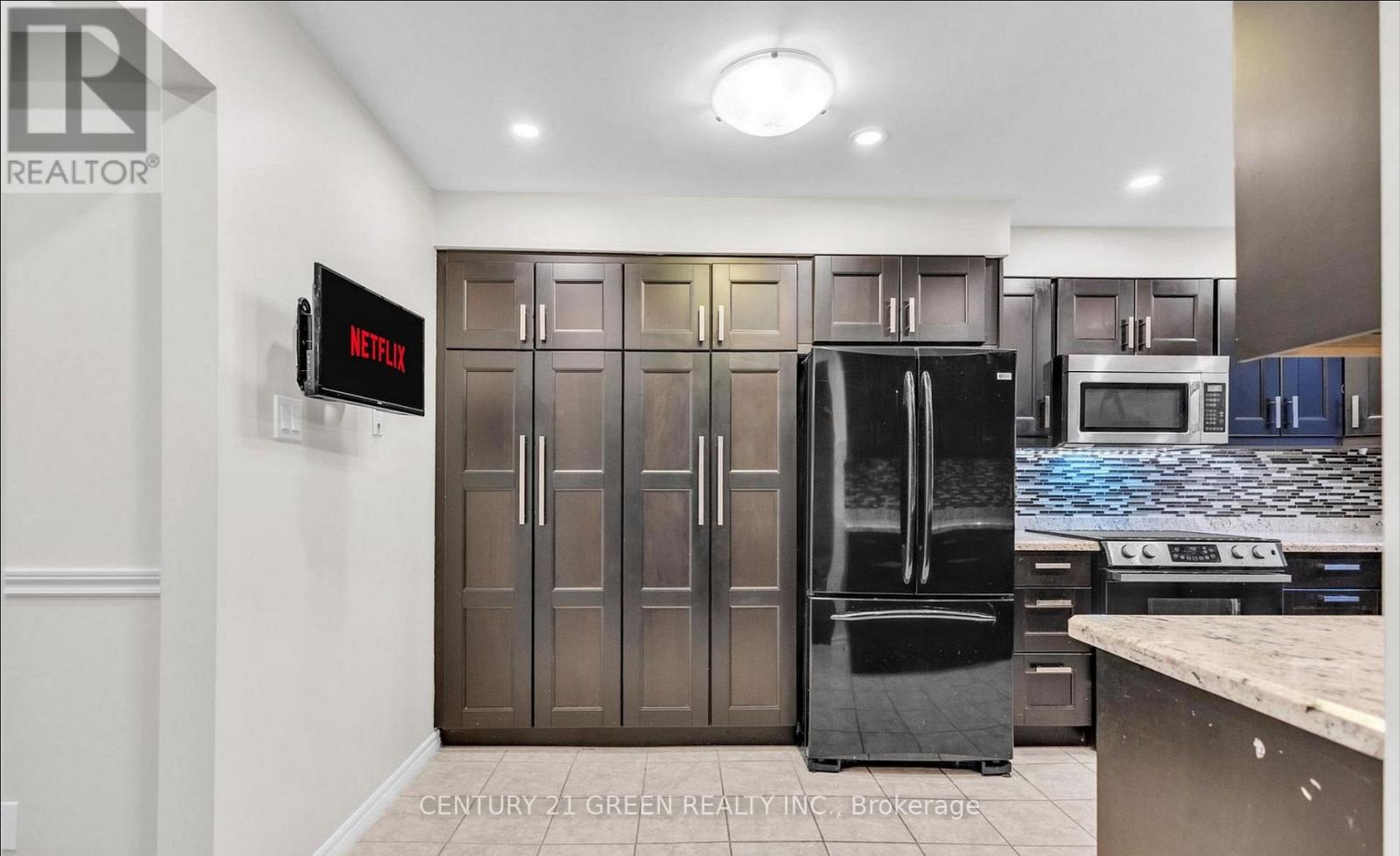 Main & Upper - 14 Clydebank Place, Hamilton, Ontario  L8E 4K2 - Photo 5 - X13642524