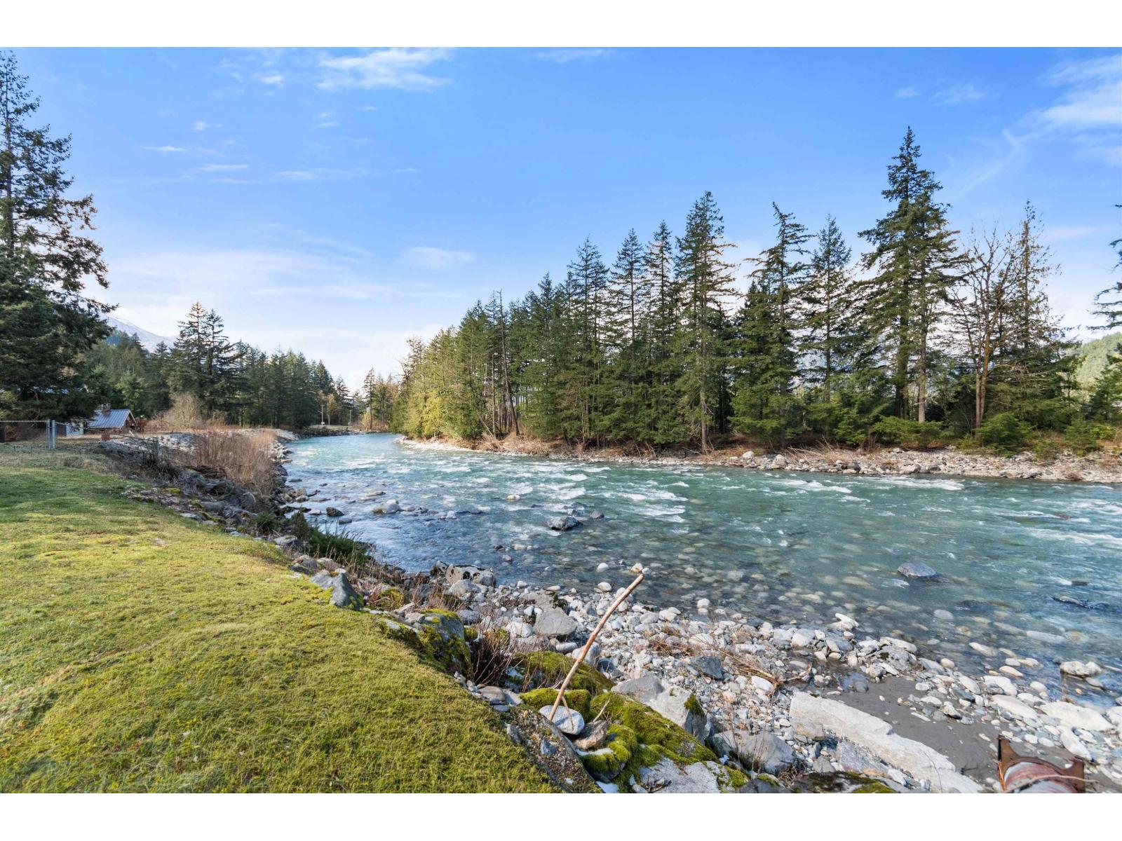 30 Robertson Crescent, Hope, Hope, British Columbia  V0X 1L4 - Photo 3 - R3106567