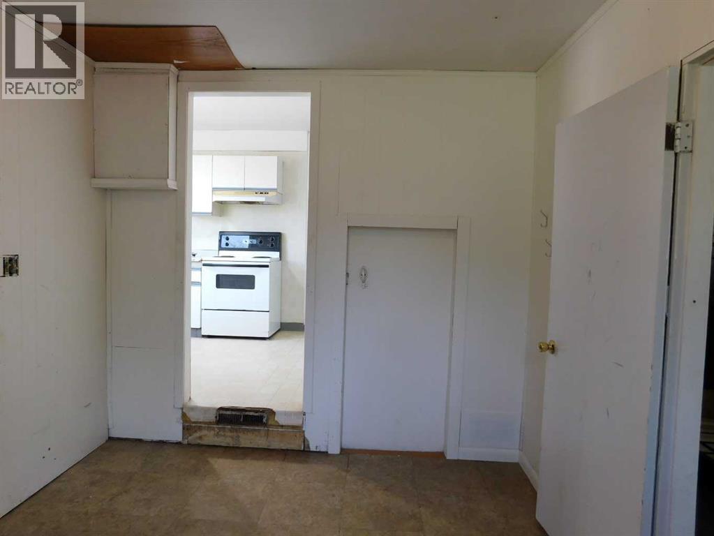 122 44 Avenue W, Claresholm, Alberta  T0l 0T0 - Photo 18 - A2334541