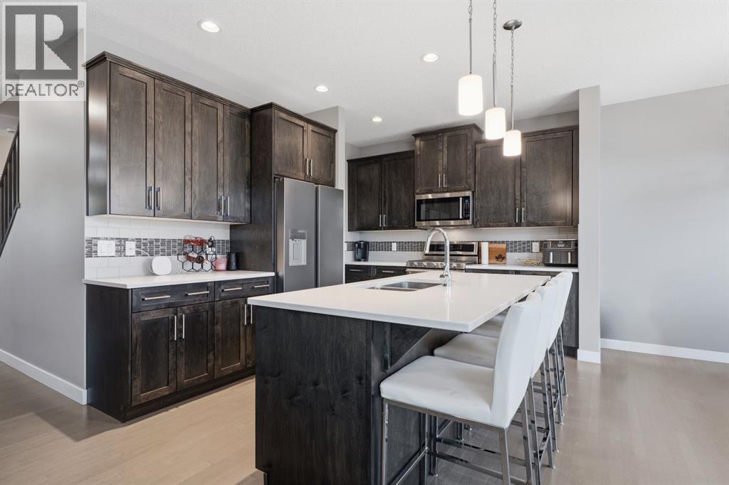 2632 Ravenslea Gardens SE, Airdrie, Alberta  T4A 0T2 - Photo 3 - A2335075