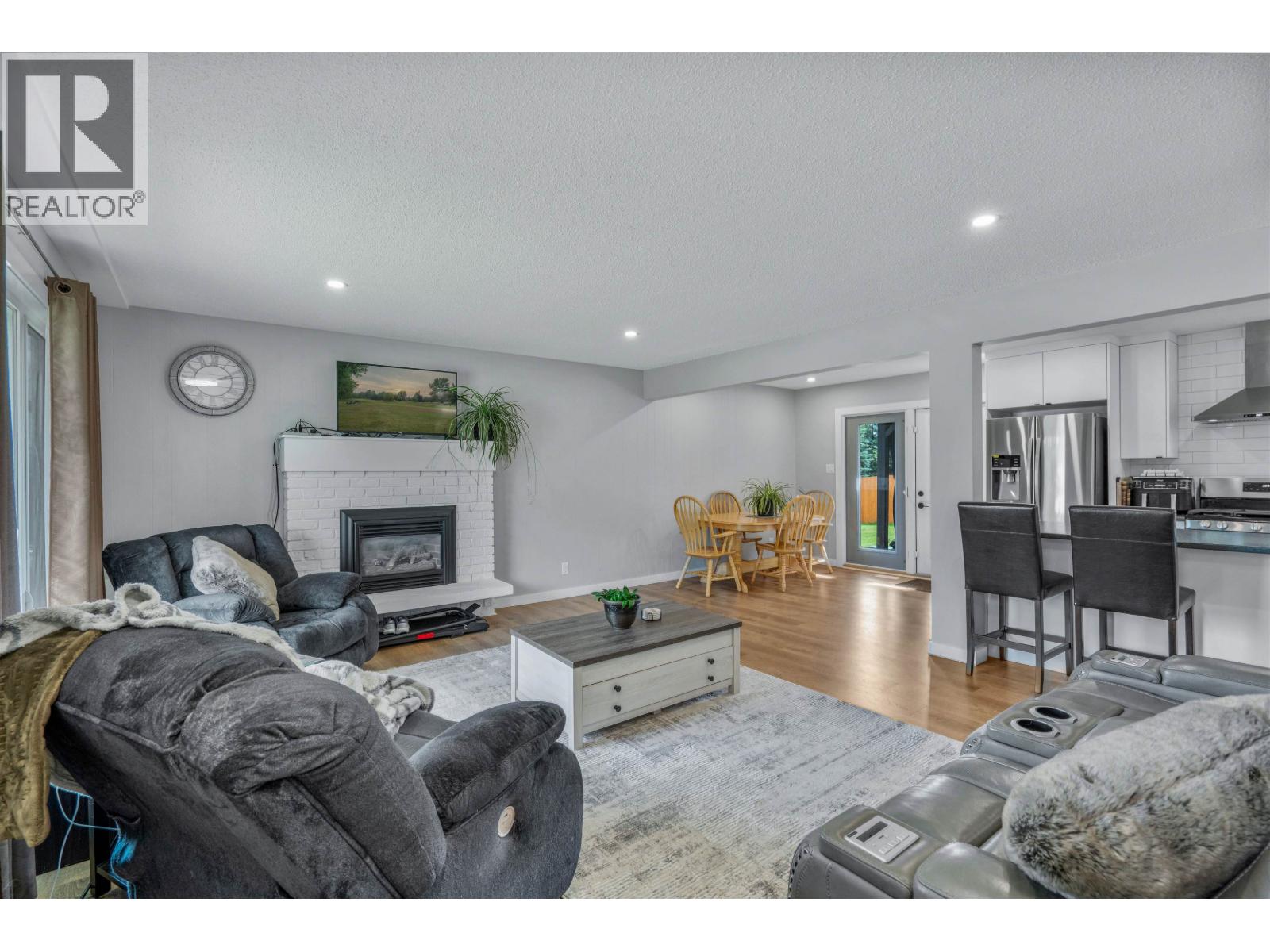 5932 Montgomery Crescent, Prince George, British Columbia  V2K 2E2 - Photo 2 - R3153007