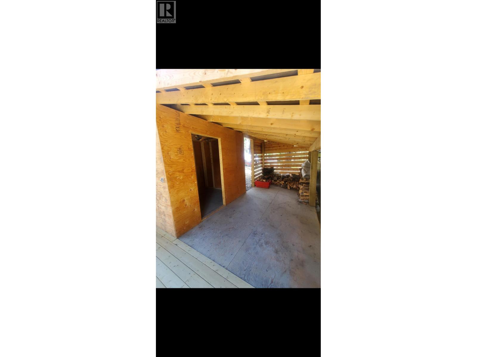 4907 Gloinnzun Drive, 108 Mile Ranch, British Columbia  V0K 2Z0 - Photo 11 - R3153110