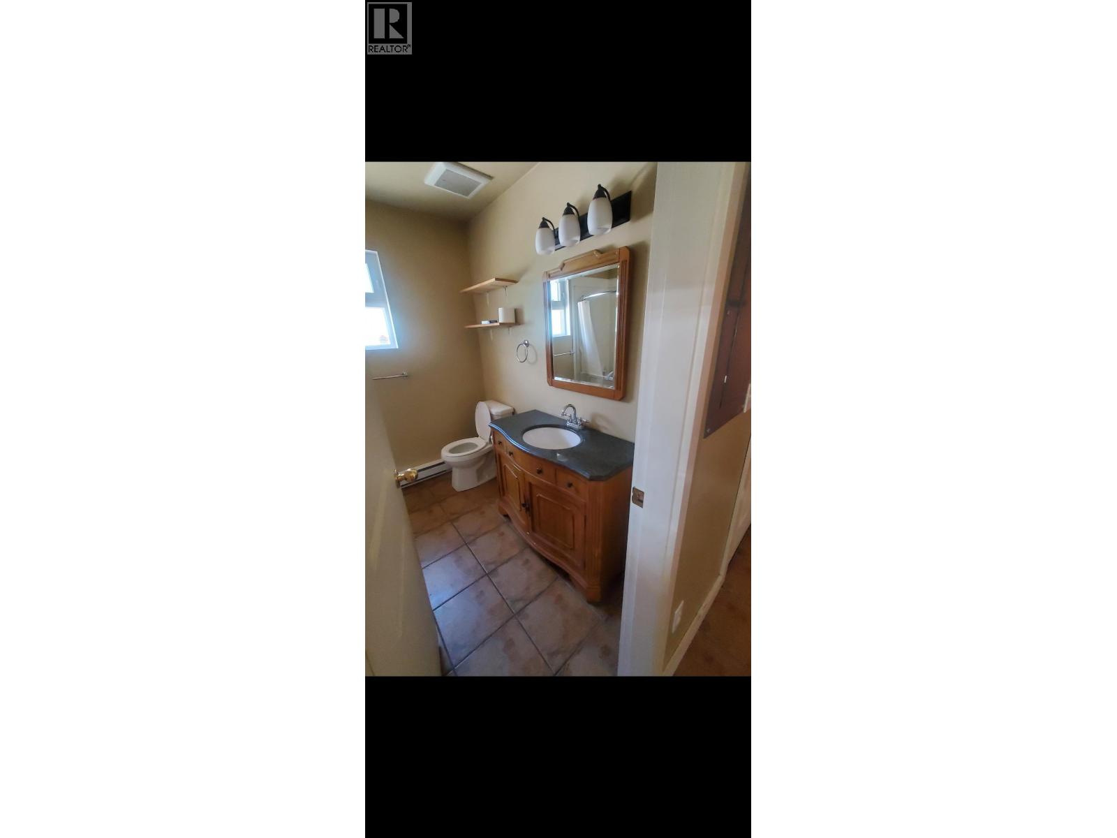 4907 Gloinnzun Drive, 108 Mile Ranch, British Columbia  V0K 2Z0 - Photo 3 - R3153110