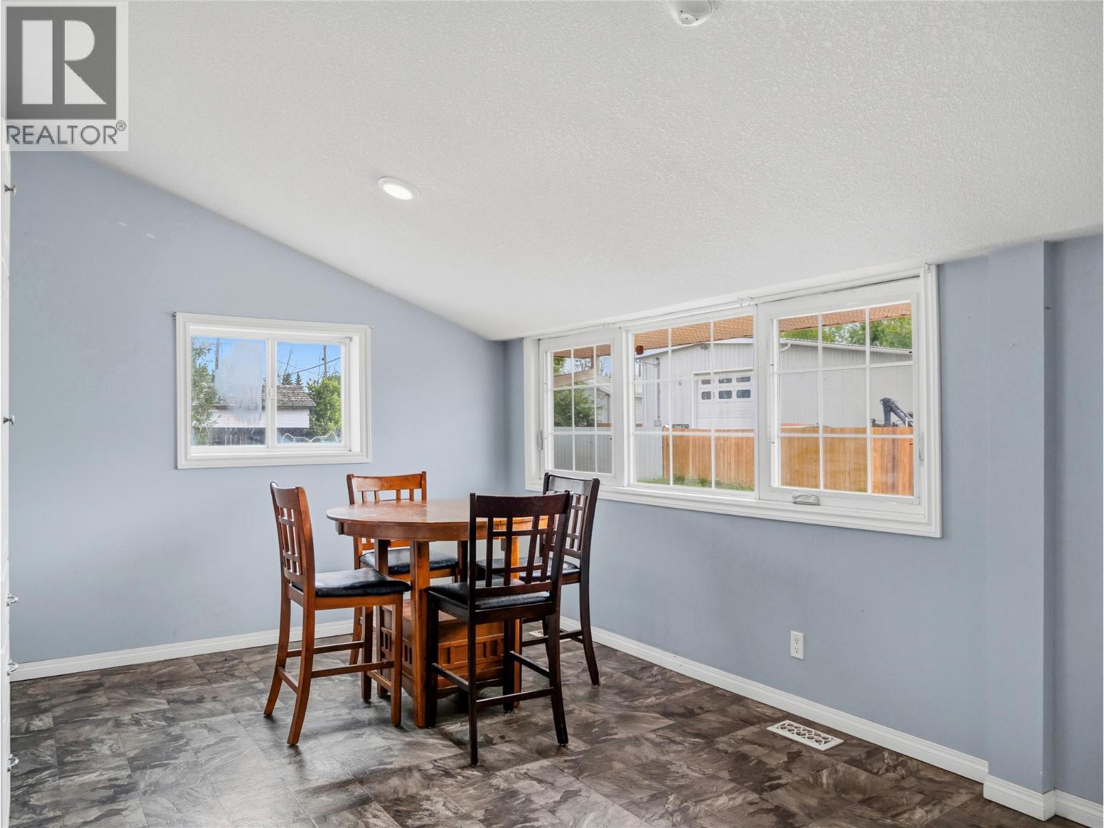 10744 17 Street, Dawson Creek, British Columbia  V1G 4C5 - Photo 7 - 10396817