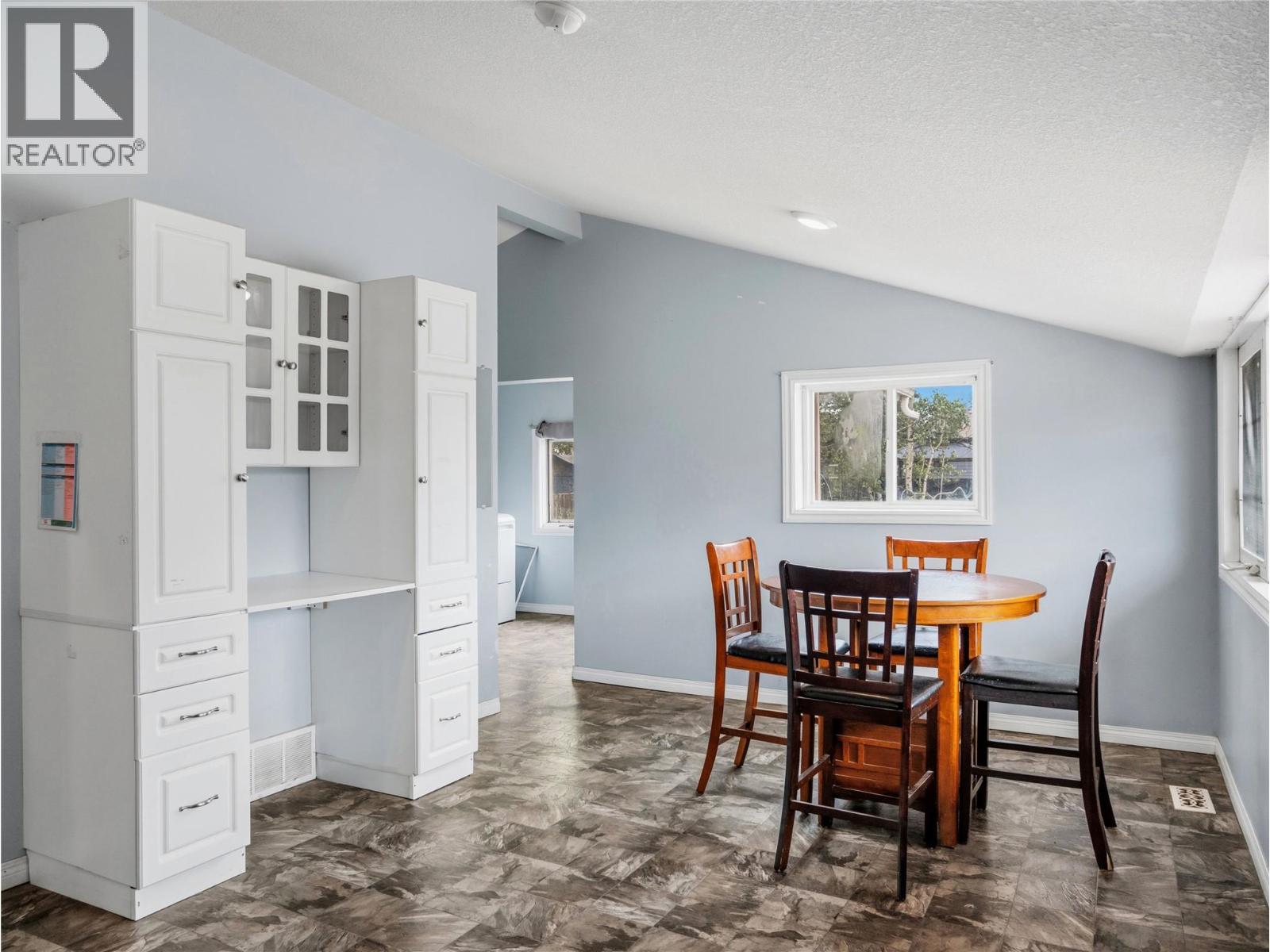 10744 17 Street, Dawson Creek, British Columbia  V1G 4C5 - Photo 6 - 10396817