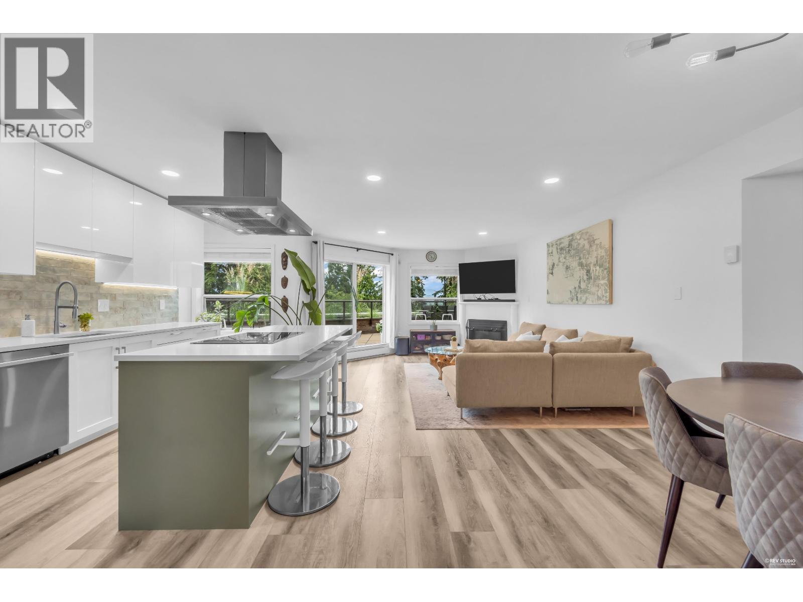 604 1500 OSTLER COURT