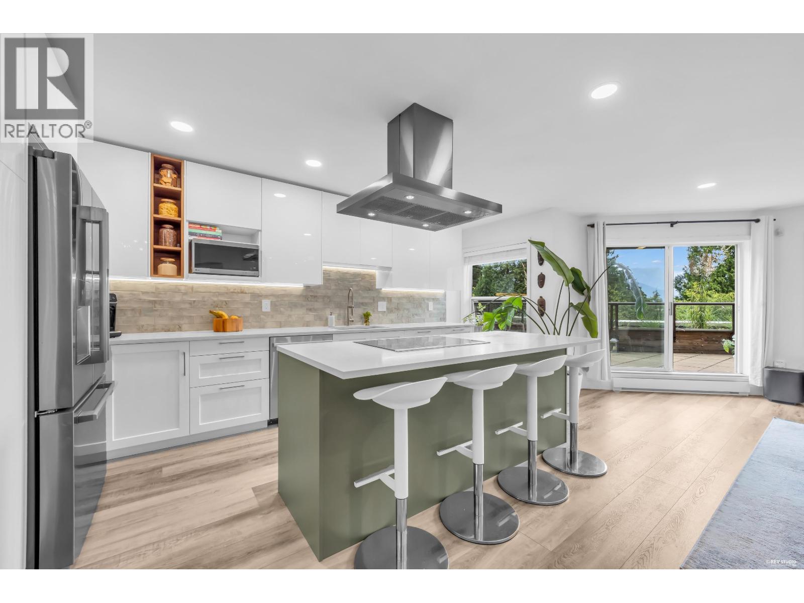604 1500 OSTLER COURT